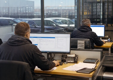 Специалисты на рабочих местах